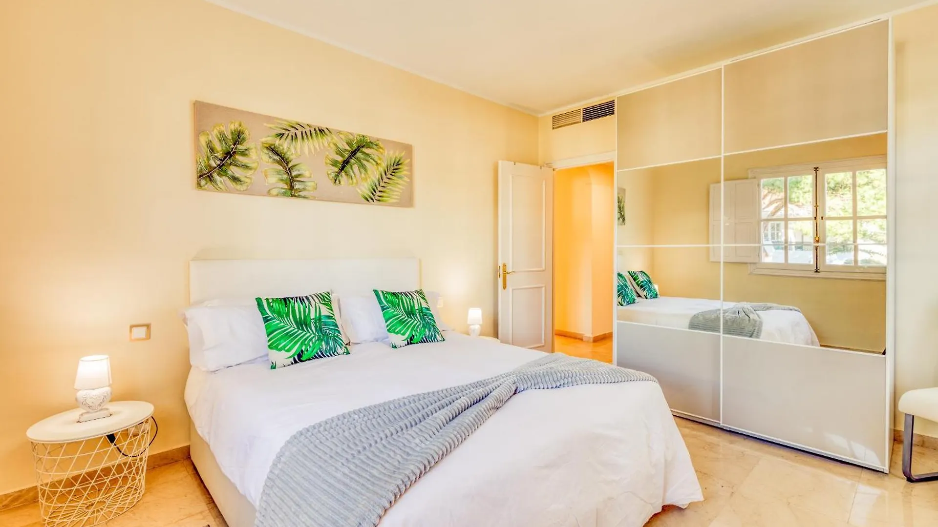 에스테포나 Life El Presidente Penthouse Pool View 아파트 스페인