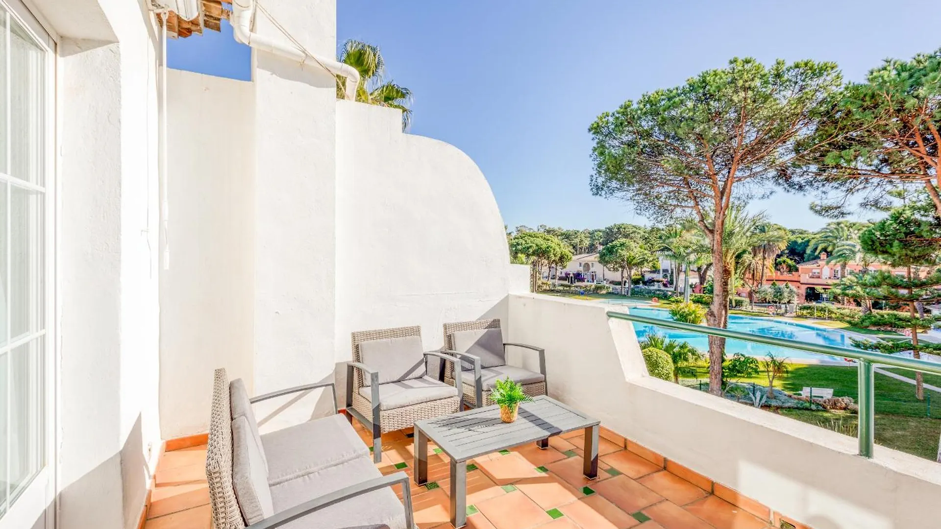 에스테포나 Life El Presidente Penthouse Pool View 아파트