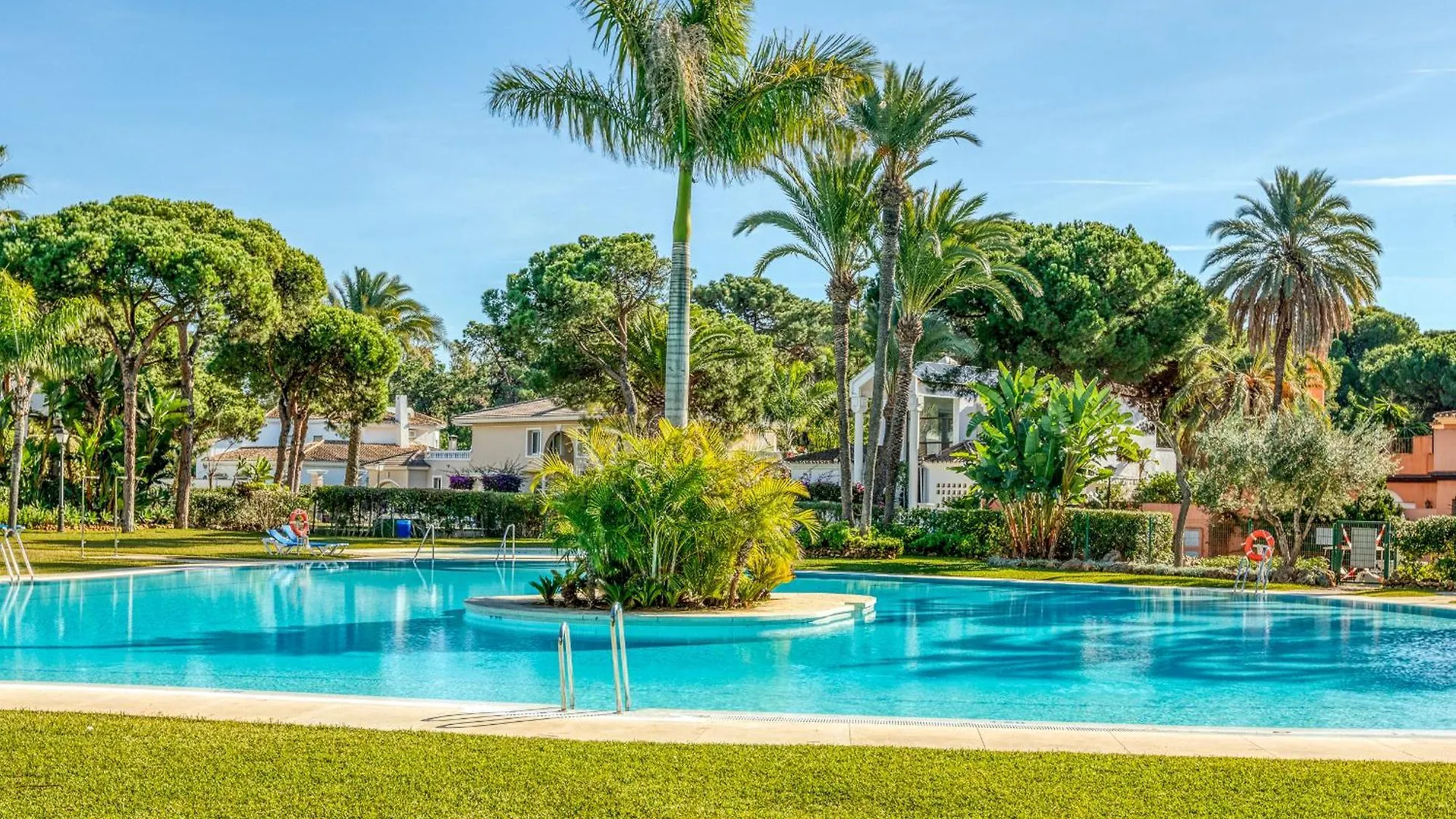 에스테포나 Life El Presidente Penthouse Pool View 아파트 스페인